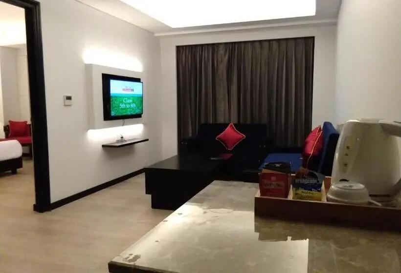 キングサイズベッドのスイートルーム, Ramada Encore Jalandhar
