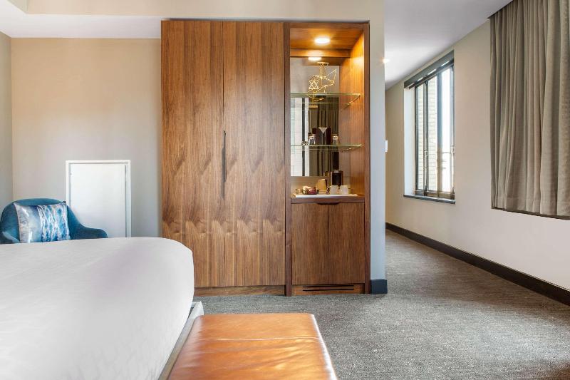 غرفة قياسية سرير كينج, Renaissance Saint Elm Dallas Downtown