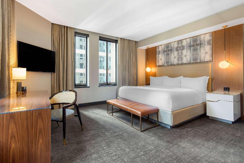 스탠다드 룸 킹사이즈 침대, Renaissance Saint Elm Dallas Downtown
