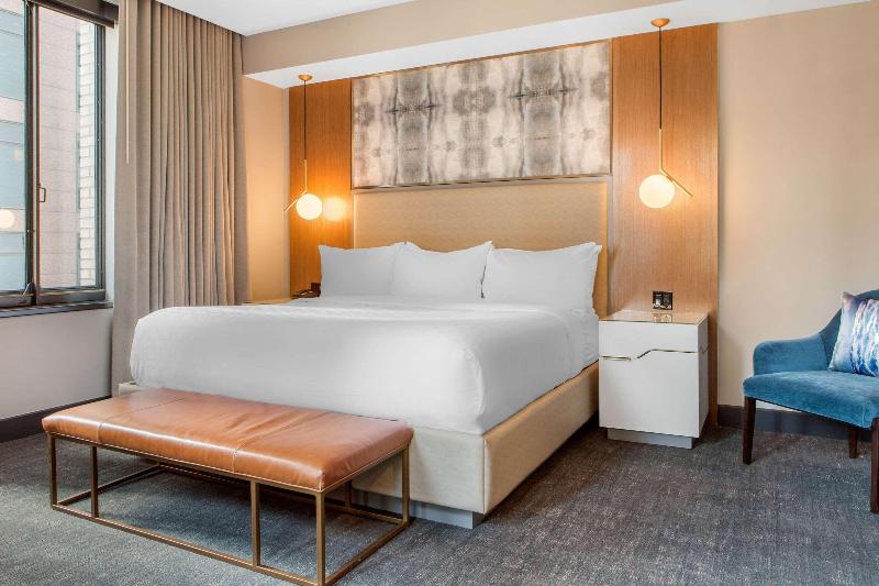 غرفة قياسية سرير كينج, Renaissance Saint Elm Dallas Downtown