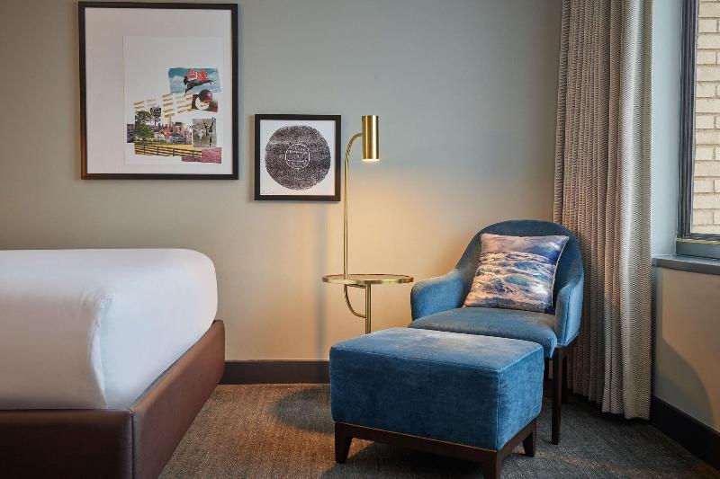 스탠다드 룸 킹사이즈 침대, Renaissance Saint Elm Dallas Downtown