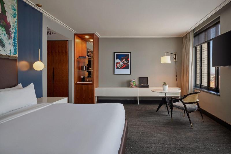 غرفة قياسية سرير كينج, Renaissance Saint Elm Dallas Downtown