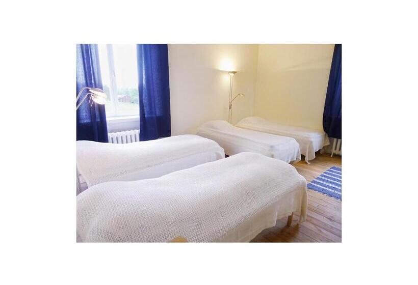 Номер Стандарт Четырехместный Совместный Санузел, Utbygårdens Hostel