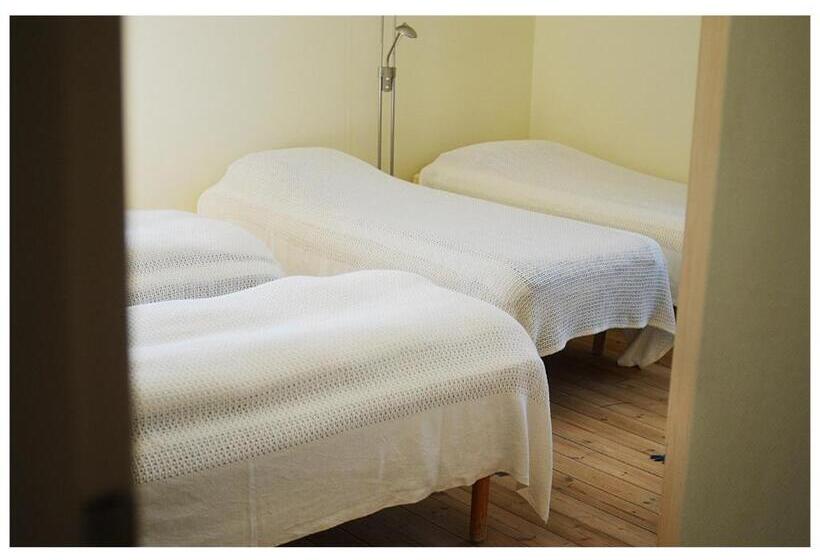 Номер Стандарт Четырехместный Совместный Санузел, Utbygårdens Hostel