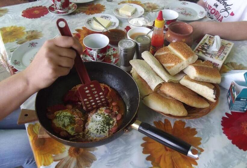 تختخواب در اتاق مشترک, Lovely Goris