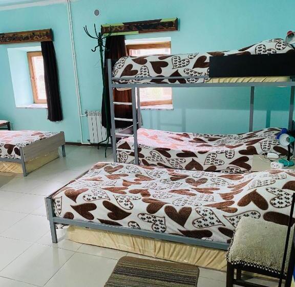 تختخواب در اتاق مشترک, Lovely Goris