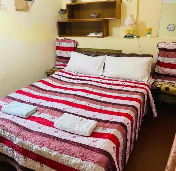 اتاق اکونومی, Lovely Goris