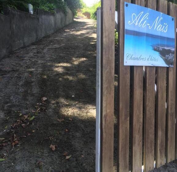 اتاق استاندارد, Ali Naïs Location
