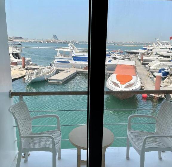 اتاق استاندارد, C