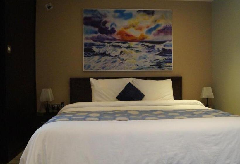 اتاق لوکس, C