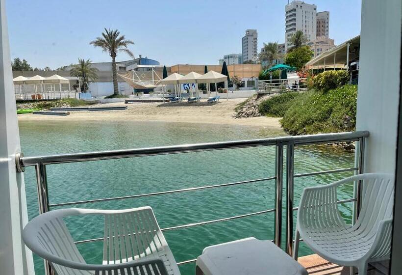 اتاق لوکس, C