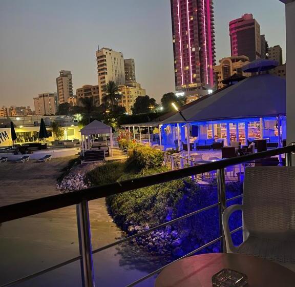 سوییت جونیور با بالکن, C