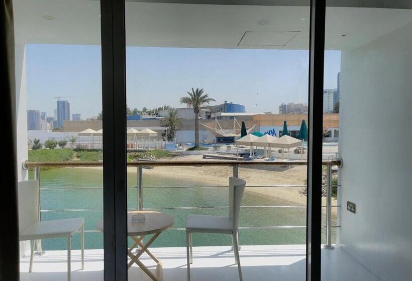 سوییت جونیور با بالکن, C