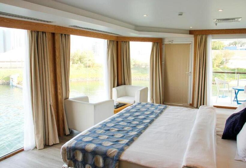 Deluxe Suite King Bed, C