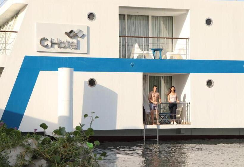 اتاق لوکس, C