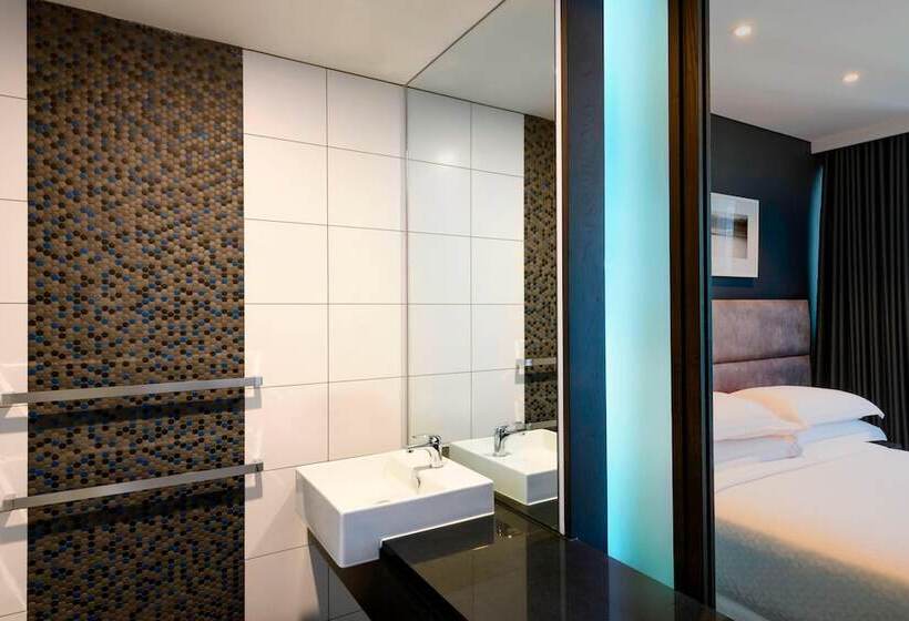 전망 스탠다드 룸 더블 침대, Four Points By Sheraton Auckland