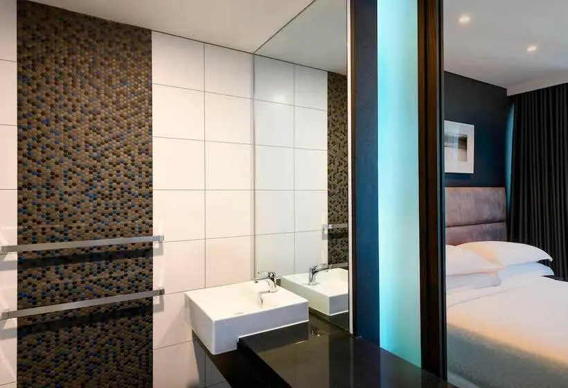 景色の見えるダブルベッドスタンダードルーム, Four Points By Sheraton Auckland