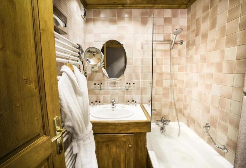 غرفة قياسية, Hôtel Courcheneige