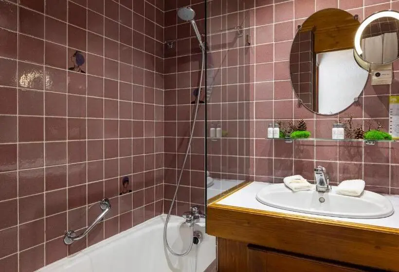 Standard Kolmen Hengen Huone, Hôtel Courcheneige