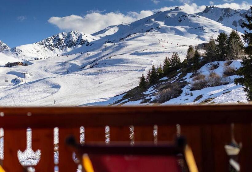 غرفة قياسية مزوَّدة بشُرفة, Hôtel Courcheneige