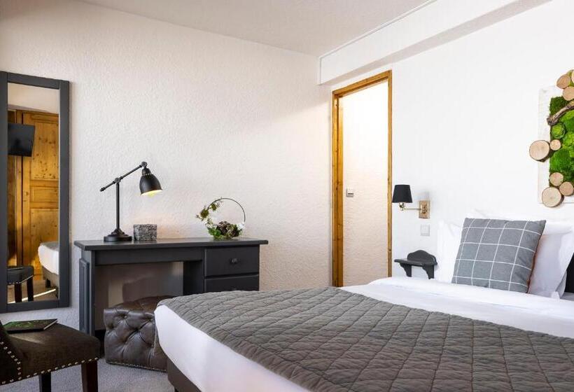 غرفة عائلية, Hôtel Courcheneige