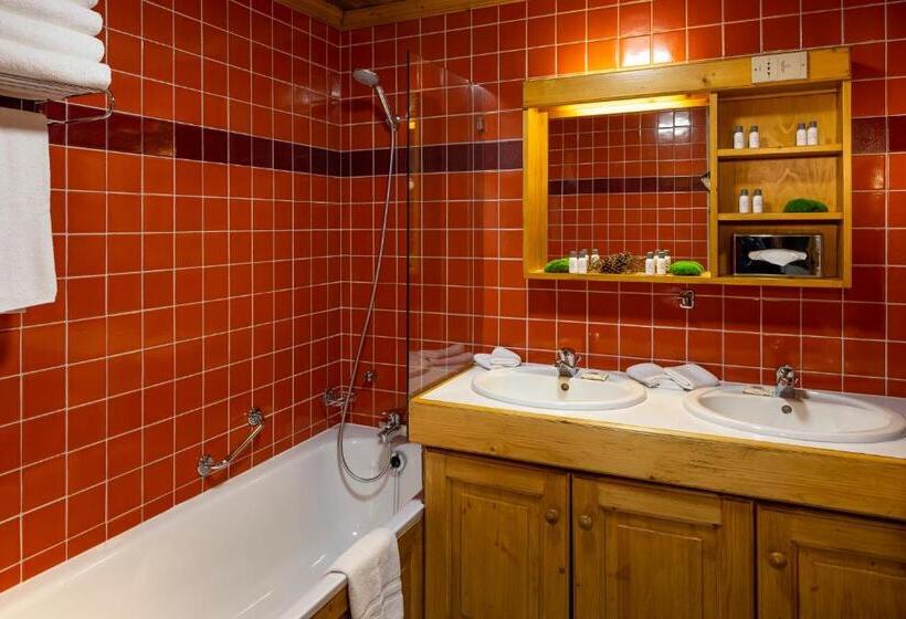 غرفة عائلية, Hôtel Courcheneige