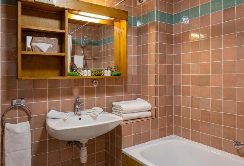 جناح مزوَّد بشرفة, Hôtel Courcheneige