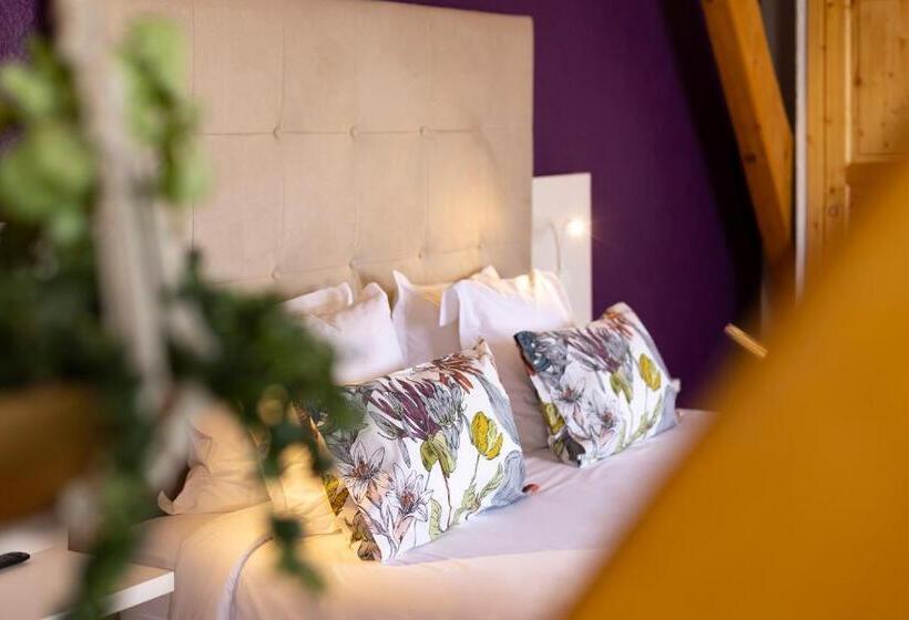 سوییت لوکس, Hôtel Courcheneige