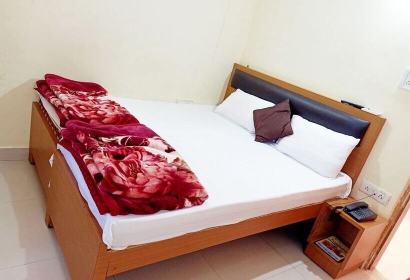 Номер Deluxe, Rajdhani Plaza