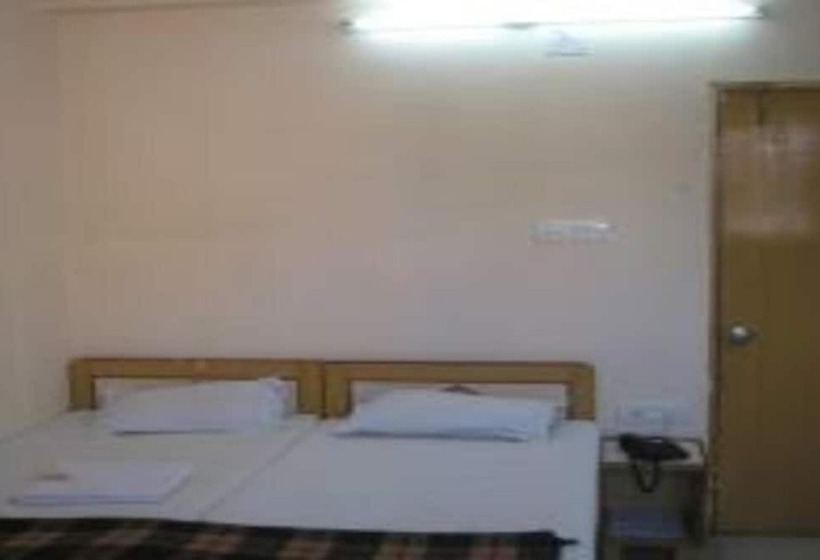 חדר דלוקס, Rajdhani Plaza