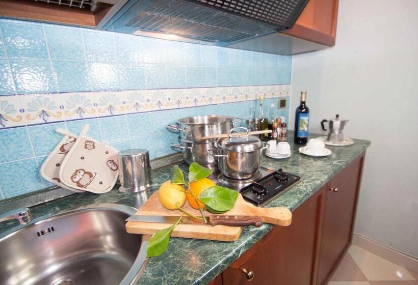 דירה בת חדר שינה 1 עם מרפסת, Costazzurra