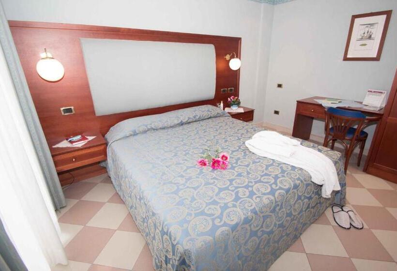 דירה בת חדר שינה 1 עם מרפסת, Costazzurra