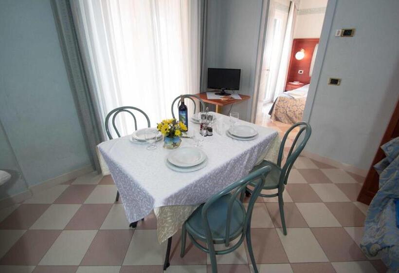 דירה בת חדר שינה 1 עם מרפסת, Costazzurra