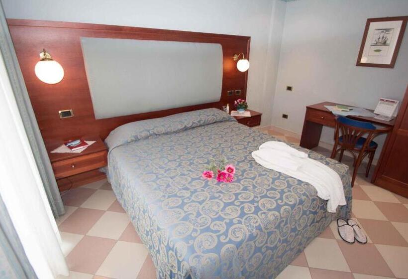 חדר סטנדרט עם טרסה, Costazzurra