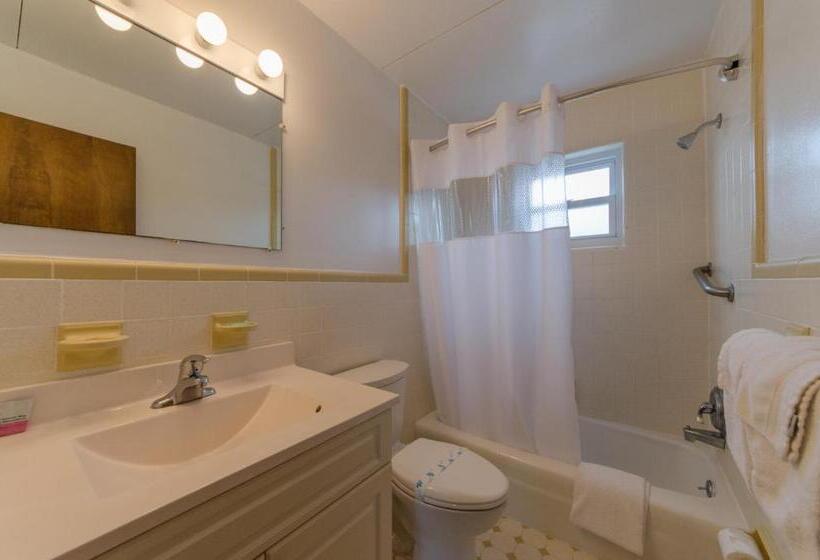 غرفة قياسية بالطابق العلوى, Lark Motel