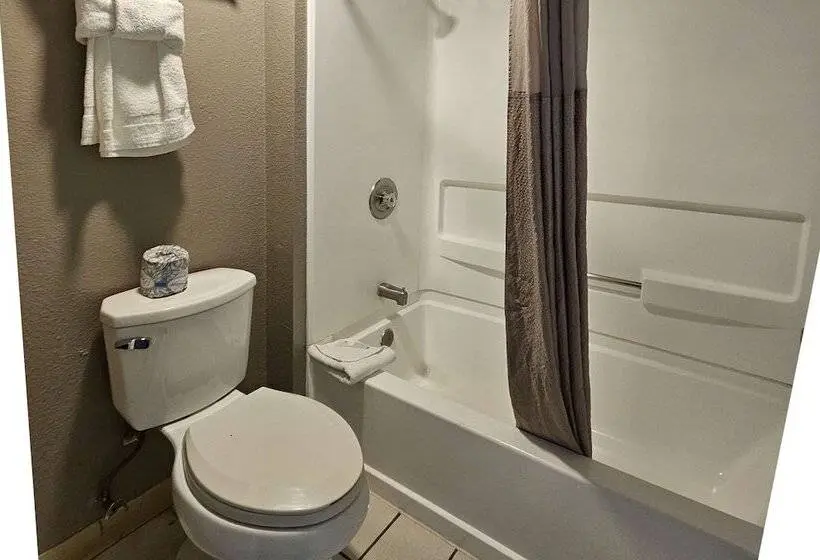 スイート, Rodeway Inn & Suites Thousand Palms   Rancho Mirage
