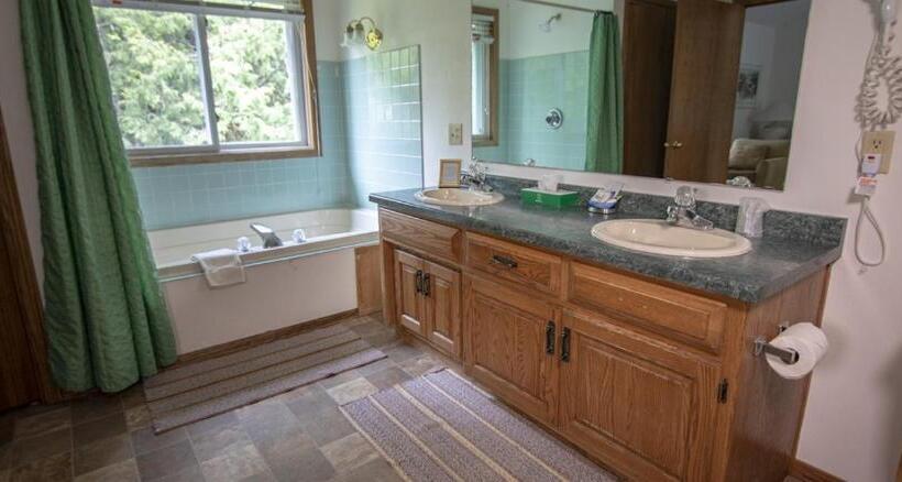 جناح ديلوكس سرير كينج, Ridges Inn & Suites