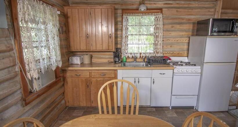 منزل غرفتين نوم, Ridges Inn & Suites