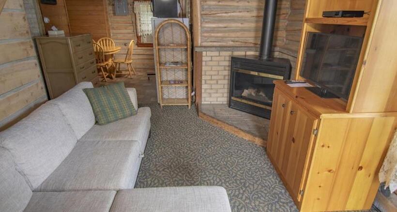 منزل غرفتين نوم, Ridges Inn & Suites