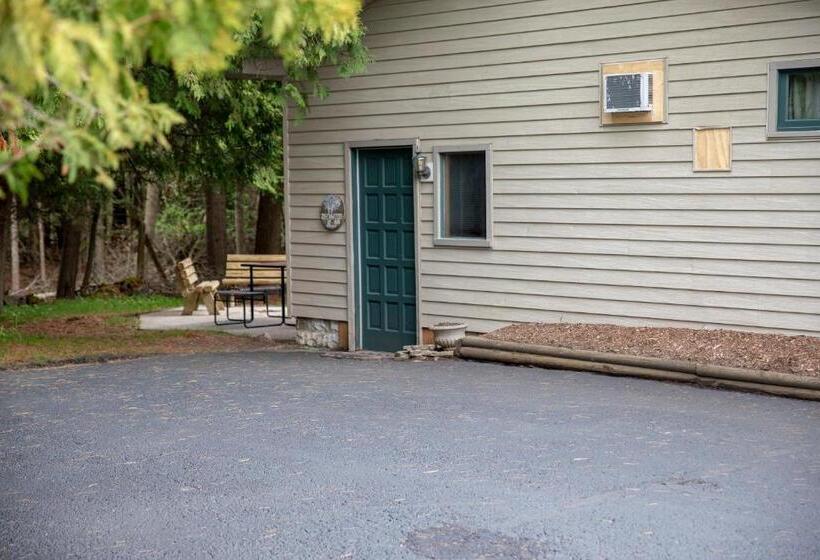 شقة ديلوكس غرفة نوم واحدة, Ridges Inn & Suites