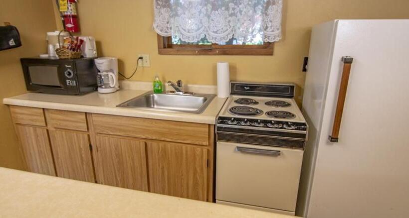 منزل غرفة نوم واحدة, Ridges Inn & Suites