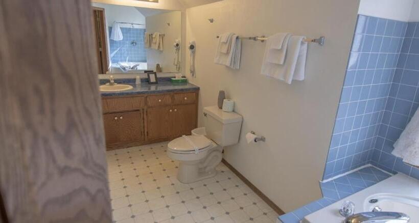 إستوديو قياسى سرير كينج, Ridges Inn & Suites