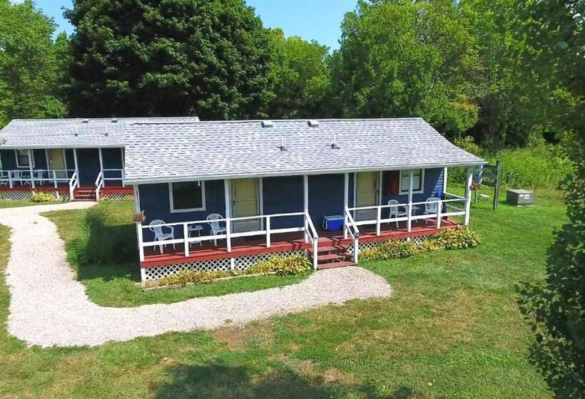 Standard Szoba King Size Bed, Bird's Nest Resort