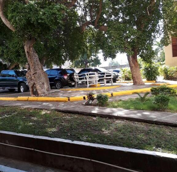 1 Bedroom Penthouse Apartment, Malia S New Kgn Apartment