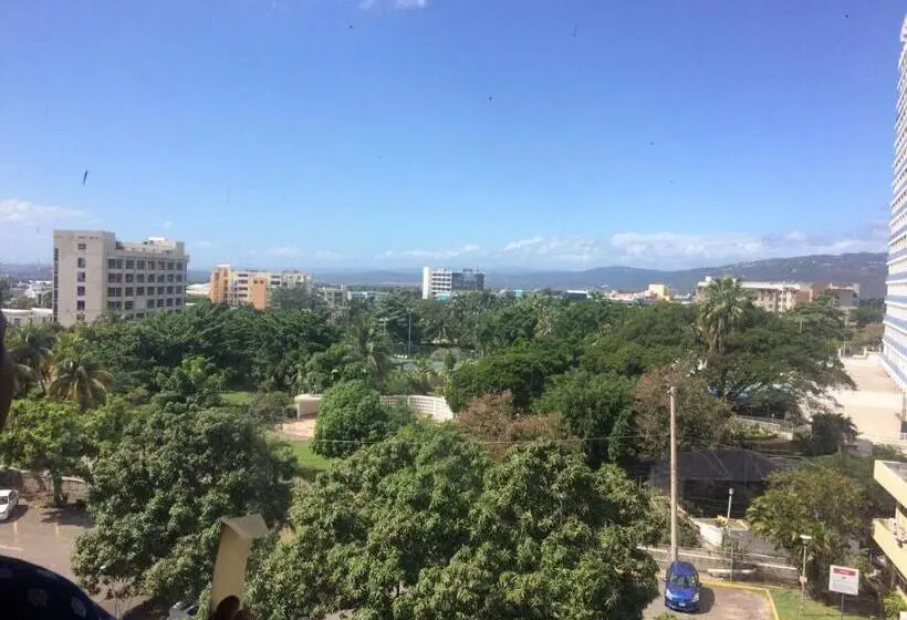 1 Bedroom Penthouse Apartment, Malia S New Kgn Apartment