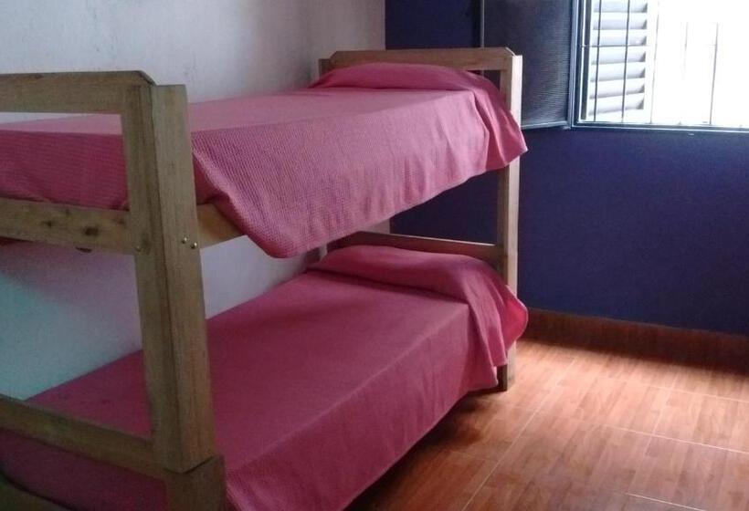 스탠다드 4인용 룸 공용 욕실, Hostel La Fortaleza