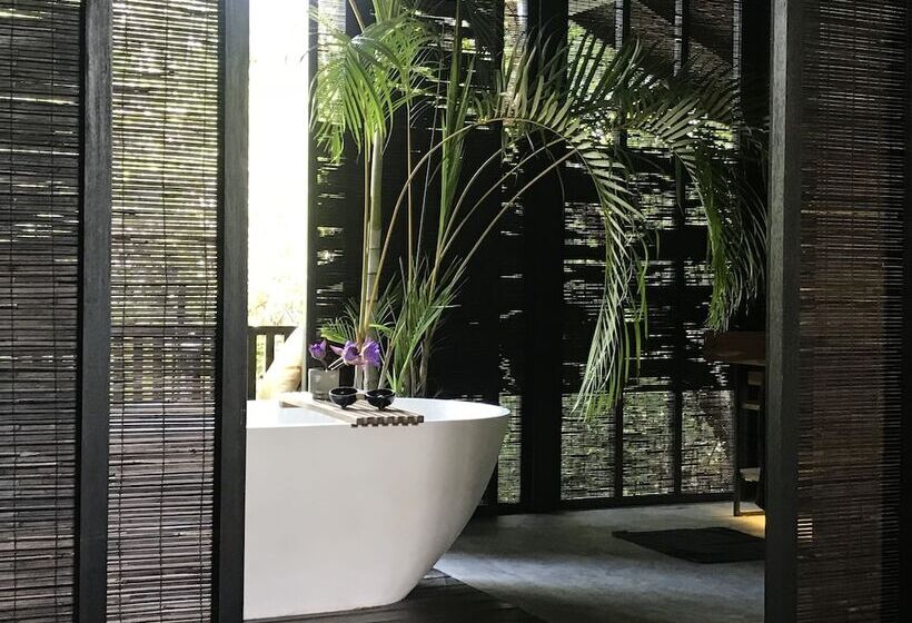 디럭스 방갈로, Kaju Green Eco Lodges