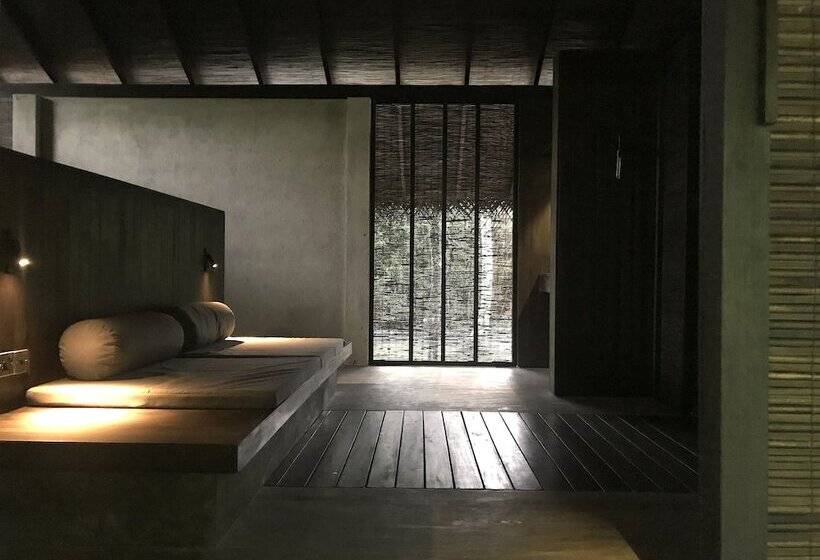 디럭스 방갈로, Kaju Green Eco Lodges