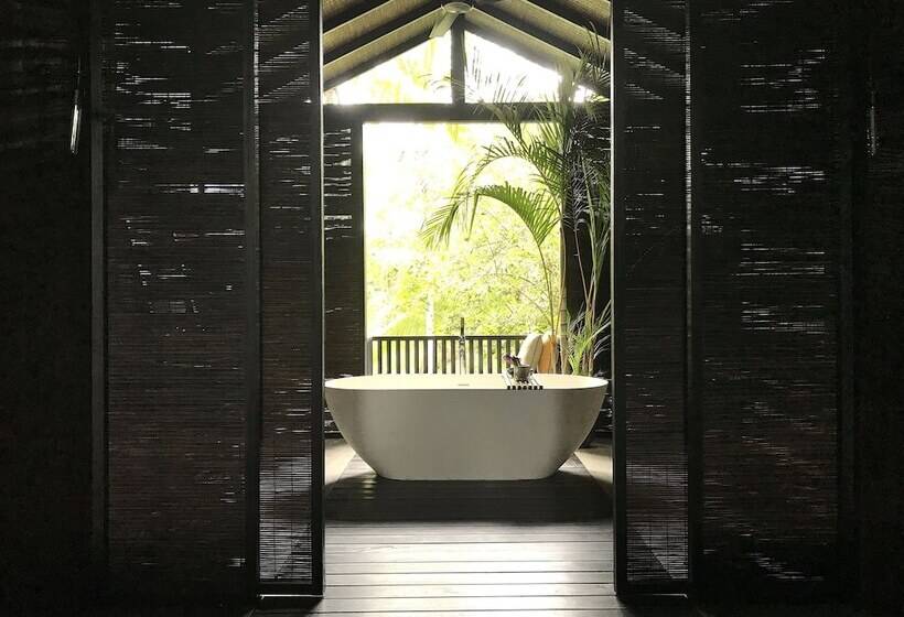 디럭스 방갈로, Kaju Green Eco Lodges