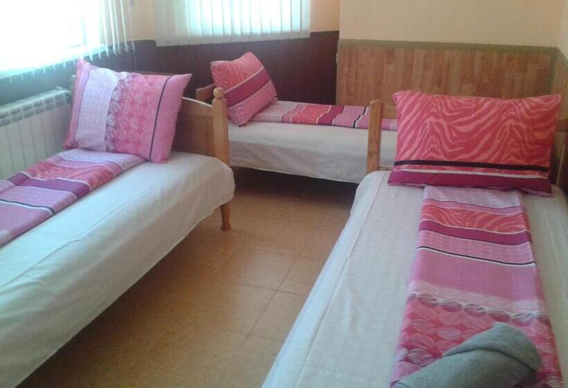 标准三人间共用浴室, Osogovo Rooms
